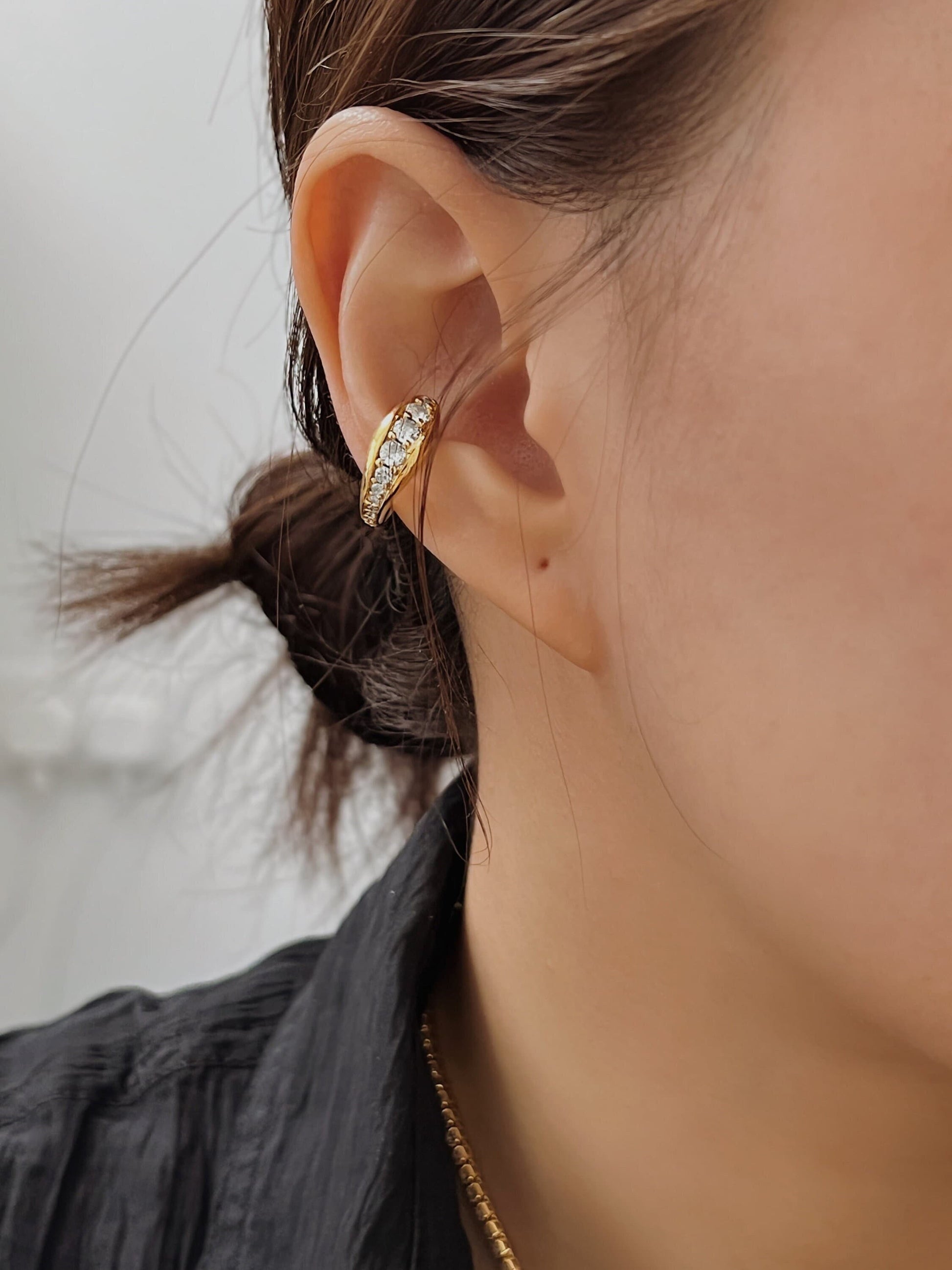 Detail fit of Marissa non-pierced cuff on model ear.