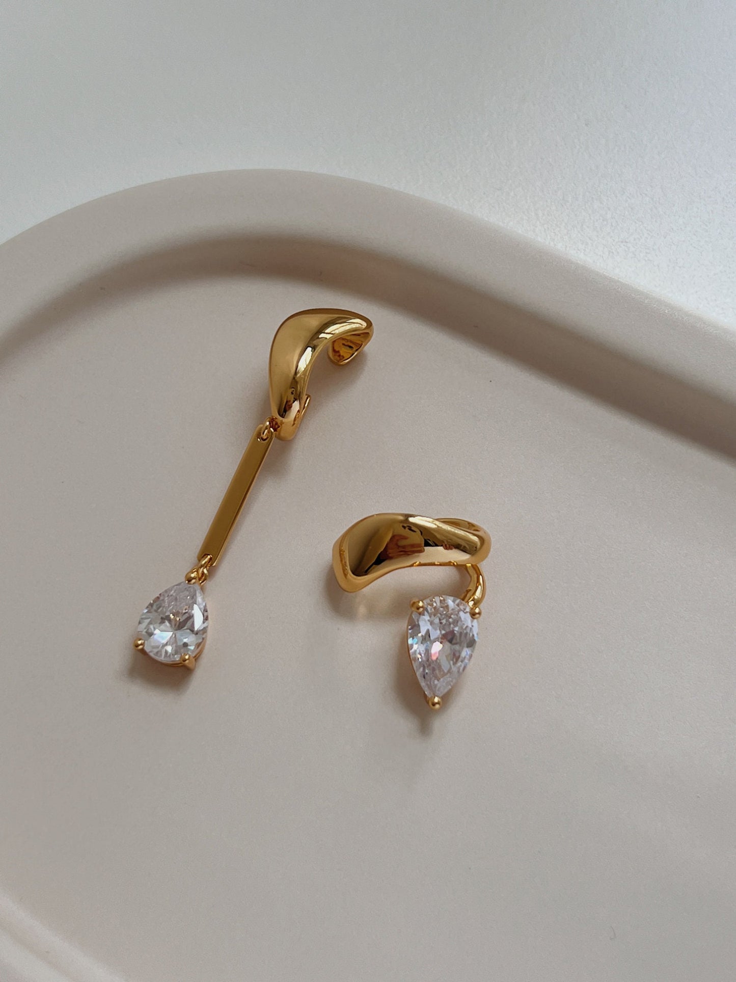 18K Gold PVD texture detail.