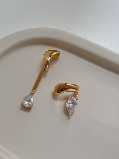 18K Gold PVD texture detail.