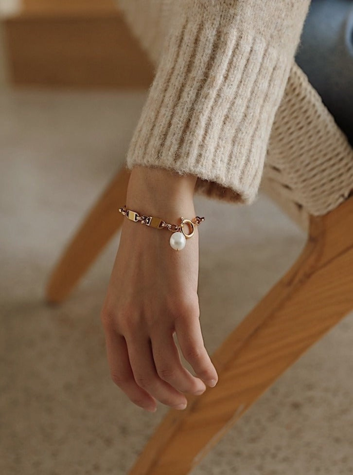 A side profile lifestyle view showing how the Diana gold statement link bracelet sits flat and flush against a model's wrist.