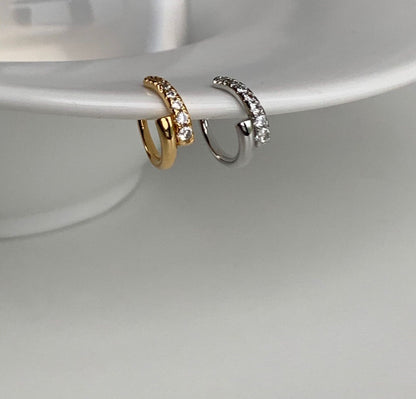 Macro shot of the geometric pave setting on the Mandy statement cuff.