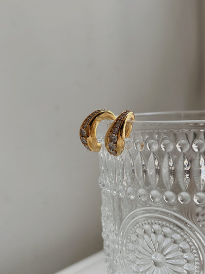 Side profile of Marissa channel-set gold ear cuff.