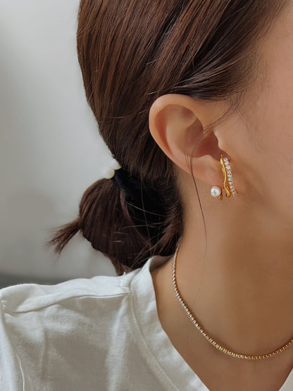 Model wearing Cassidy pearl cuff on lobe.