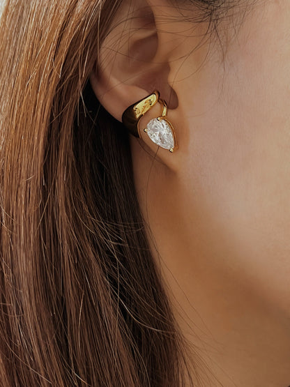 Detail of asymmetrical fit on model