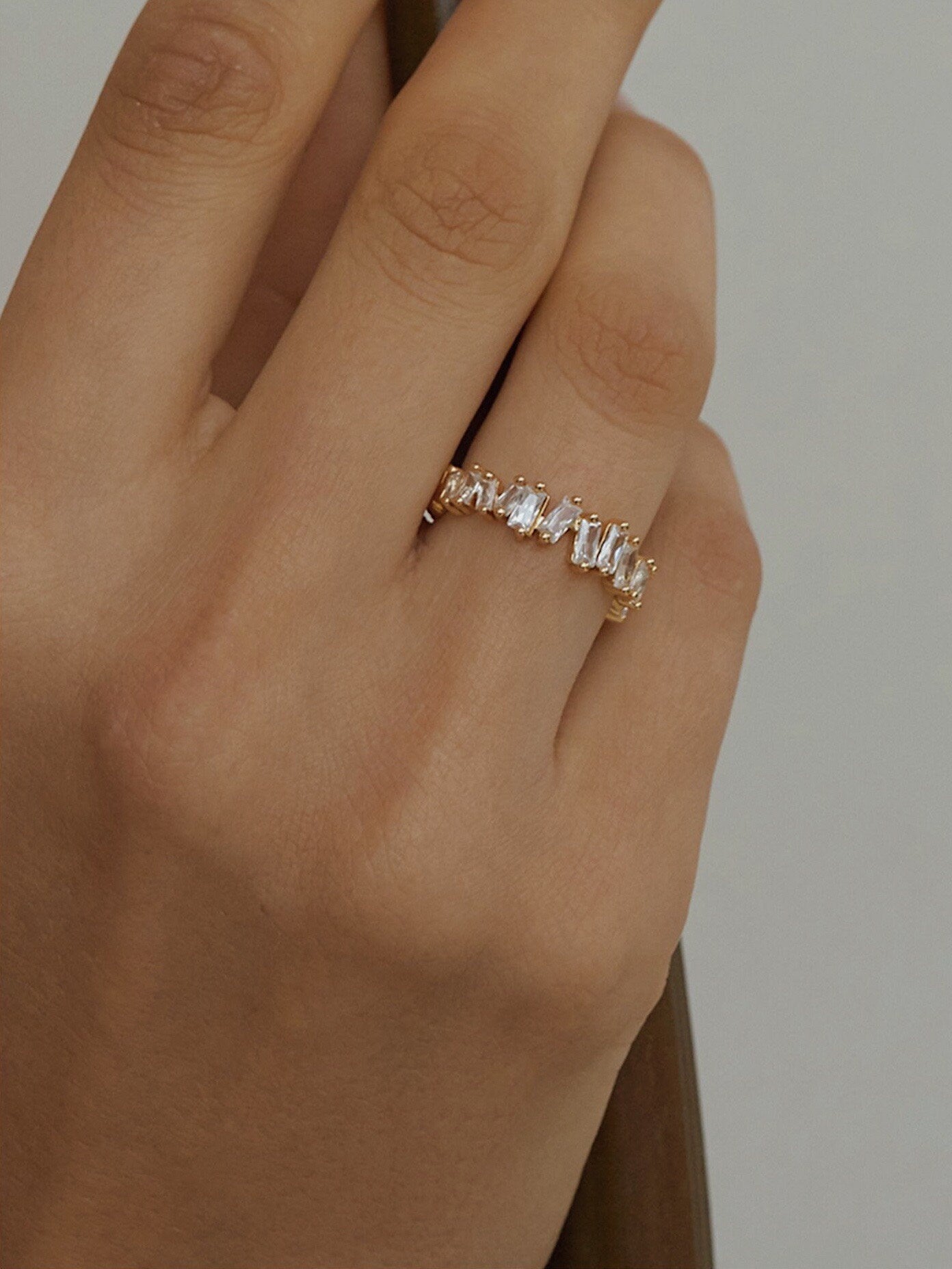 Model wearing Lizza eternity ring on the ring finger for a high-fashion look