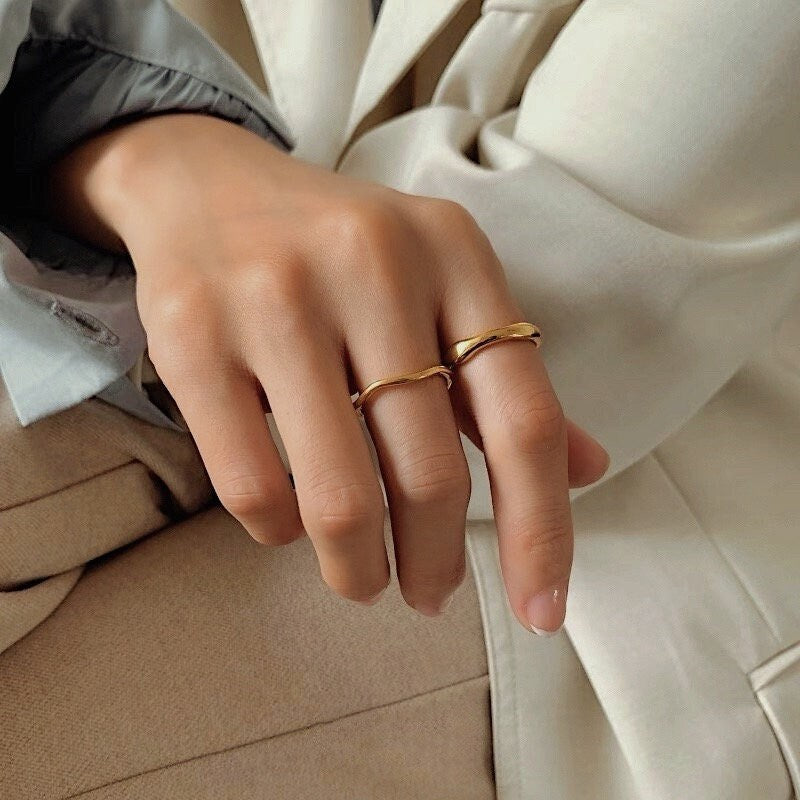 Model wearing thick and slim Ida rings stacked on index and middle finger.