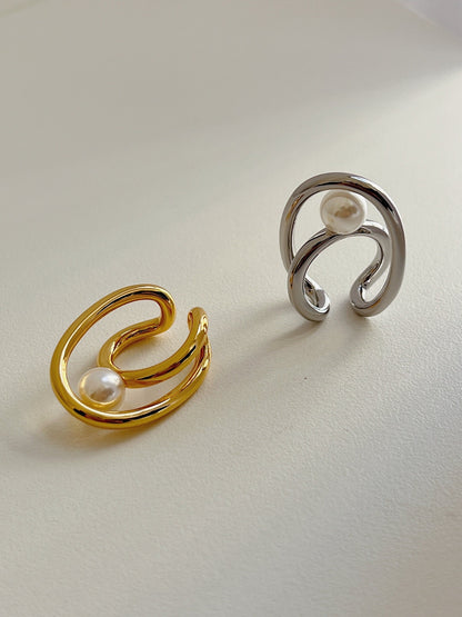 Detail of the mirror-finish 18k Gold PVD coating on Karolina Cuff
