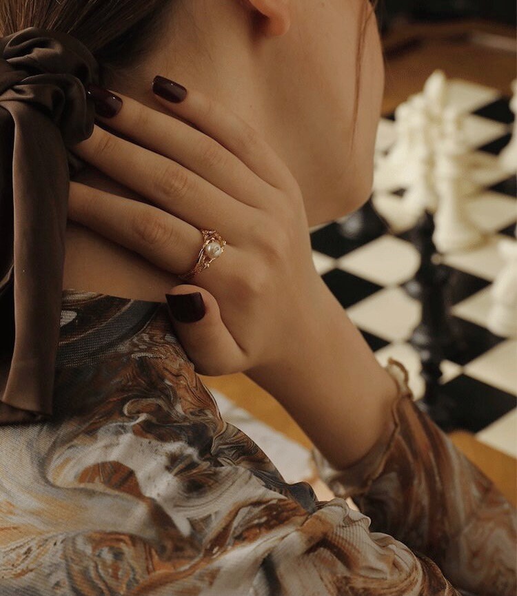 Aurous Atelier Lorna ring on model for an easy outfit upgrade