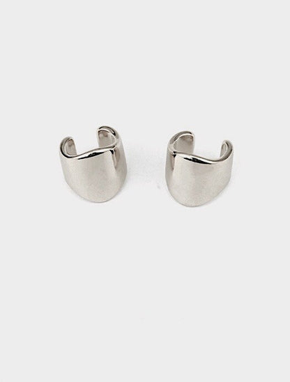 Architectural detail of Jil silver wide cuff.