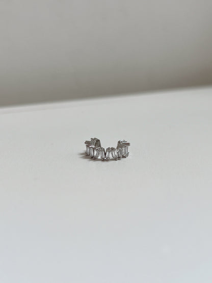 Front view of geometric silver baguette ear cuff.