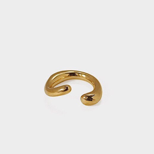 Close-up of the non-pierced Leia Gold Cuff with mirror-shine finish
