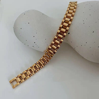 Macro texture shot highlighting the structured metallic links of the Spencer watch strap chain bracelet.