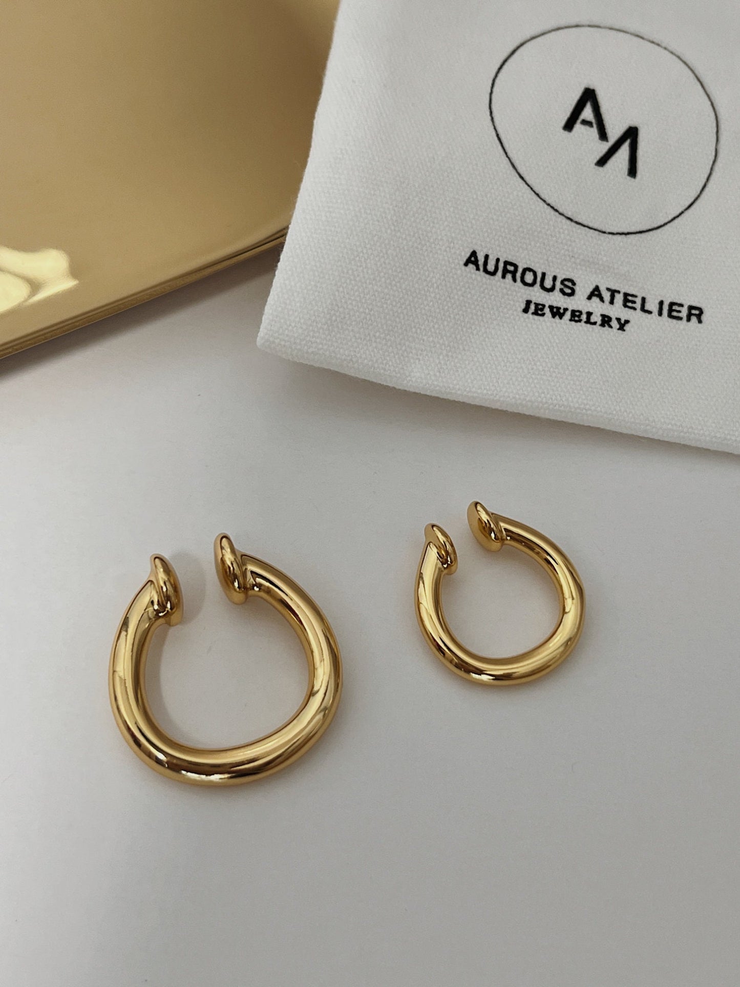 Aurous Atelier Brooklyn Cuff highlighting the waterproof molecular bond