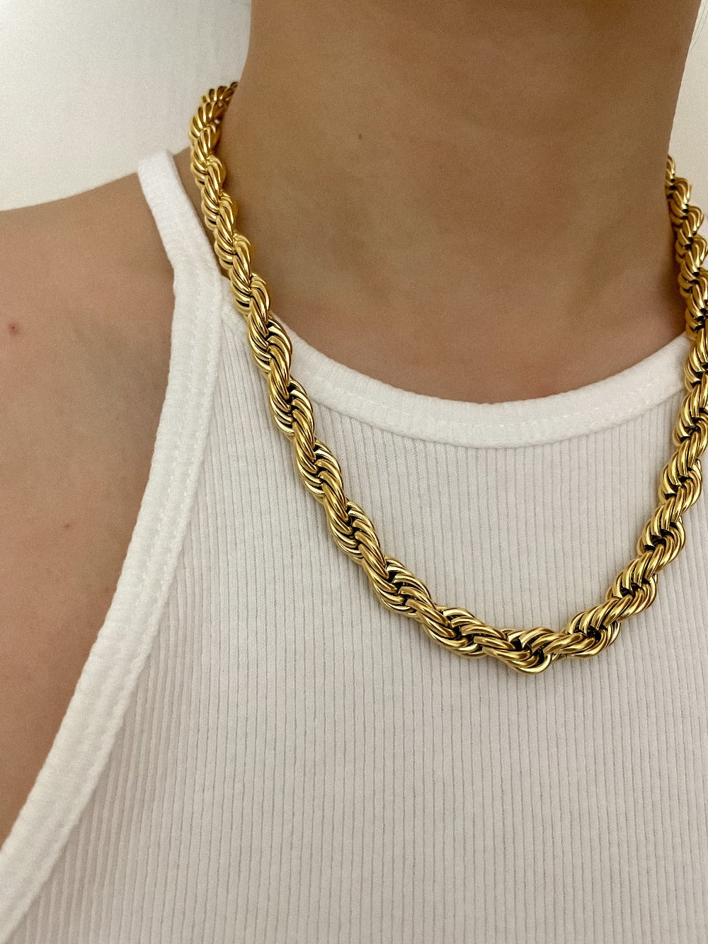 Woman neckline displaying a chunky 8mm gold statement choker resting comfortably on skin profile