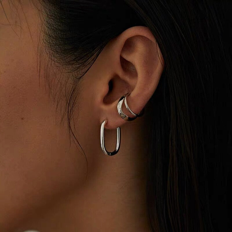 Close-up of a model's helix featuring the silver Beverly cuff as a double piercing illusion.
