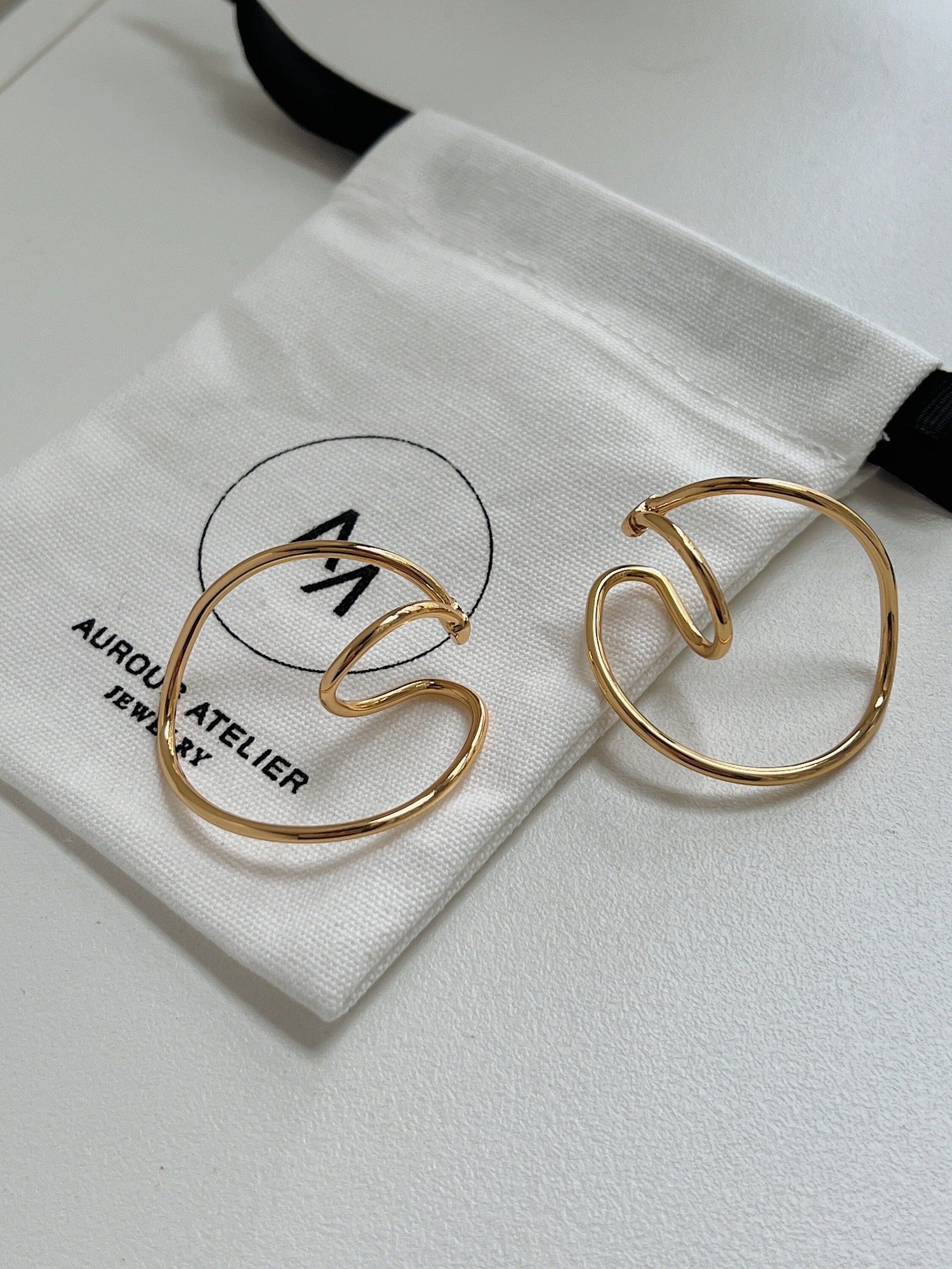 Kendra Gold Ear Cuff showcasing the high-polish mirror finish.