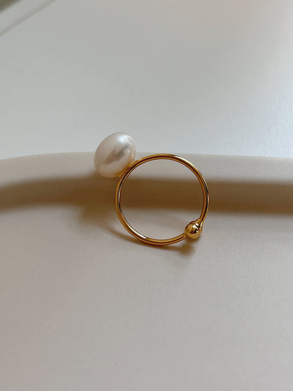Waterproof 18k gold pvd pearl statement ring Aurous Atelier