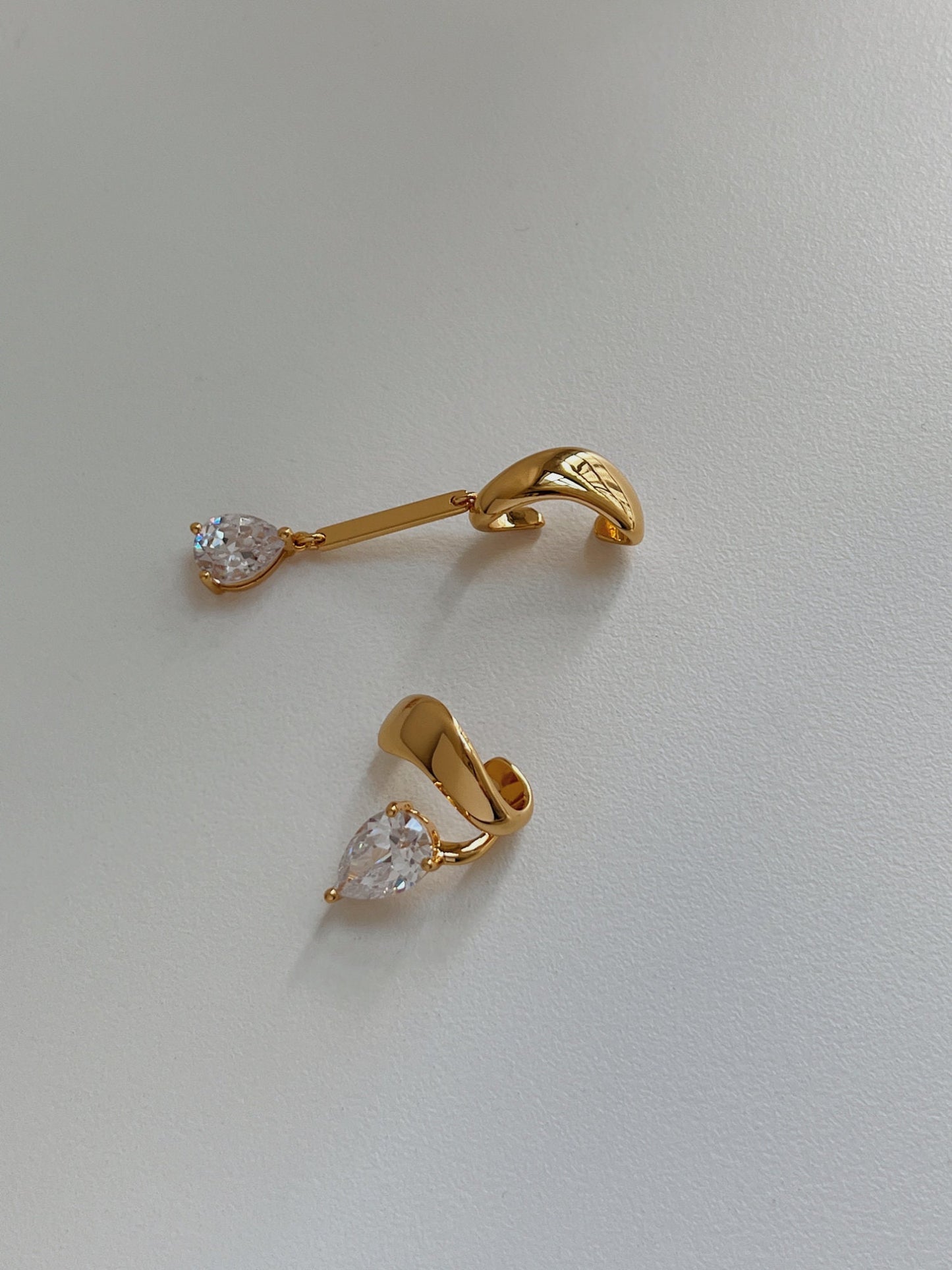 Top-down view of tear drop cuff.